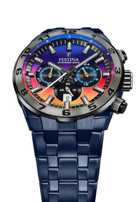 Blå rustfrit stål ur med en multifarvet gradient urskive, chronograph-funktioner og et tykkere metalrem. 10-bar vandmodstand.