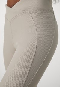 Reebok Tights - stone