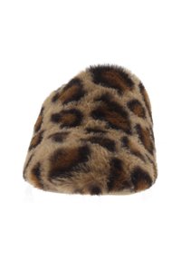 Tofflor med leopardmönster i en mjuk fuskpäls, rund form och en färgskala i tan och brunt. Designen betonar djurlika fläckar.