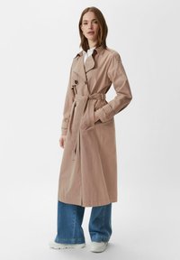 comma casual identity Trenchcoat - sandstein