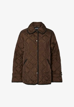 Veste matelassée marron avec finitions noires, fermeture à pressions, poches latérales et bretelles de poignet réglables, exposée sur un fond blanc.