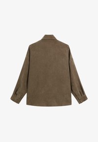 Giacca in suede marrone con una vestibilità rilassata, maniche lunghe e colletto. Presenta polsini con bottone e una texture liscia.