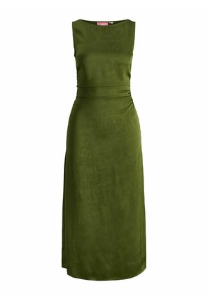 Abito midi senza maniche verde oliva con una texture liscia, vita aderente e leggero dettaglio arricciato sui lati, caratterizzato da un collo a girocollo.