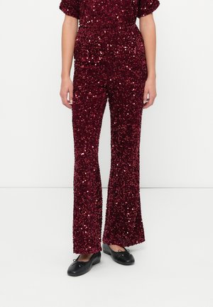 VIBELIEVE WIDE PANTS - Pantalon classique - winetasting