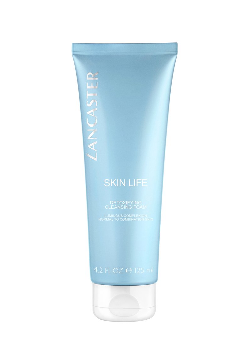 Tubo di plastica azzurro chiaro con un coperchio a vite bianco. Il testo sulla parte anteriore include "Lancaster," "Skin Life," e dettagli del prodotto in bianco.