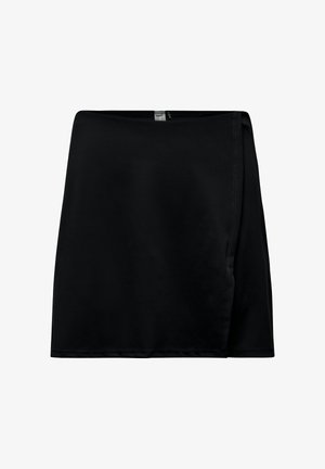 Must nagu must seelik, mis on valmistatud siledast kangast, omades keeratud disaini ja peenet külgõmblust. Ilmajätmine nähtavatest sulgurdest või mustritest.