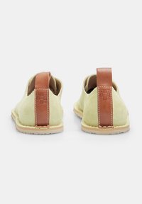 Bata WEINBRENNER BAREFOOT - Volnočasové šněrovací boty - verde