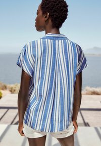 Next SHORT SLEEVE - REGULAR FIT - Košilová halenka  - blue white stripe