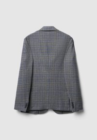 Blazer a quadre nei toni di blu e grigio, con rever a escursione, due spacco posteriori e tessuto testurizzato con dettagli a motivo sottile.