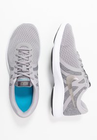 Nike Performance Scarpe da trail running - grey