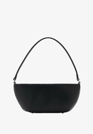 Zwarte lederen tas met een gebogen vorm, een enkele schouderband en een gladde textuur. Minimalistisch ontwerp zonder zichtbare hardware-accenten.
