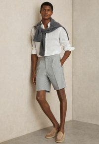 Reiss REGULAR FIT -  DRAWSTRING - Pantaloni scurți - soft grey