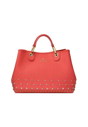 Sac à main corail en matériau synthétique texturé, avec des accessoires en or et des clous décoratifs en jaune et argent le long du bas.