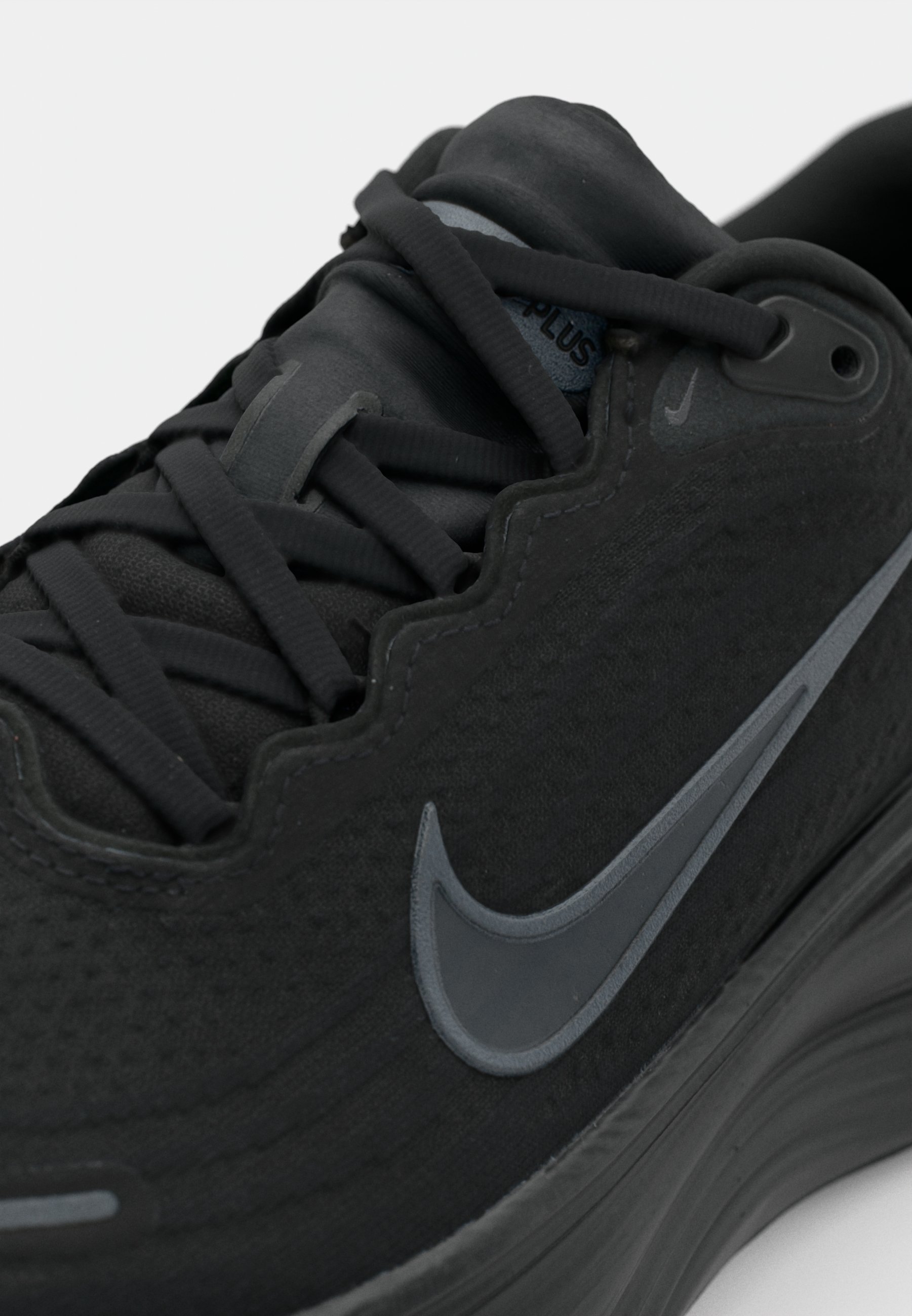 Nike Performance VOMERO PLUS - Hardloopschoenen voor op de weg