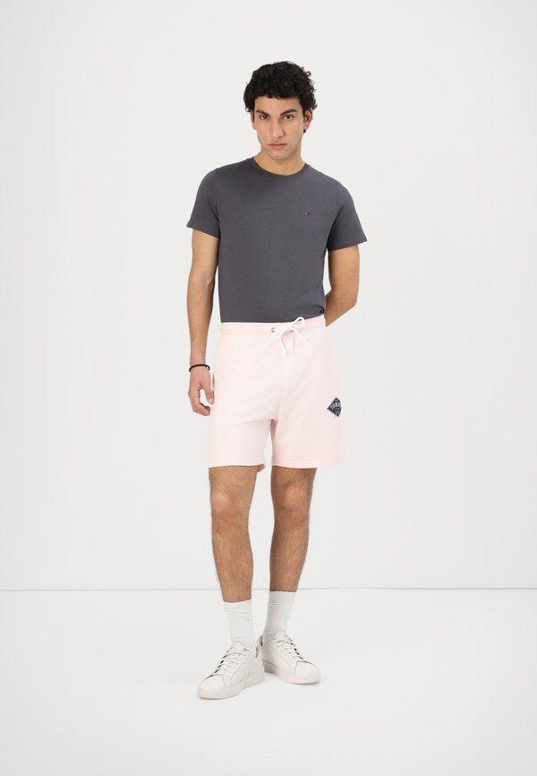 VARSITY GRAPHICS - Shorts3