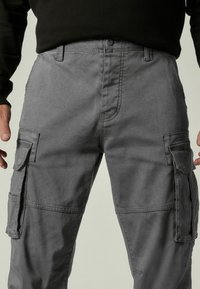 Next STRETCH - Kargopüksid - charcoal grey