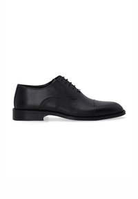 Zwarte leren schoenen met een gladde textuur, ronde neus, subtiele cap-toe detail en vetersluiting. Lage gestapelde hak.
