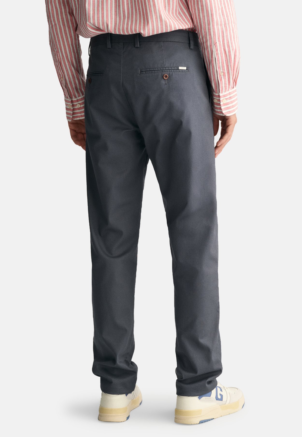 REGULAR FIT