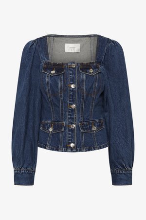 Felsőrészen puffadt hosszú ujjú, kocka kivágású, elöl fémgombos farmerdzseki, melyen gombos zsebfedők találhatók a mellkason és a csípőn.