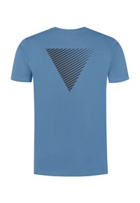 Blauwe katoenen T-shirt met een ronde halslijn en korte mouwen. De achterkant heeft een donkergrijs driehoekpatroon met diagonale strepen.