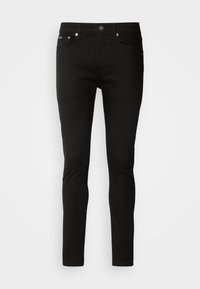 Jeans de mezclilla negra con un corte ajustado, diseño de cinco bolsillos, botones frontales y detalles en metal. Textura suave, sin patrones visibles.