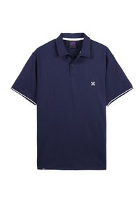 Polo bleu marine en coton, avec une patte de boutonnage à deux boutons, des manches courtes avec des accents blancs, et un petit logo sur la poitrine.