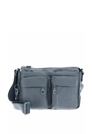 Grau strukturiert umhängetasche mit zwei vorderen Reißverschlussfächern, verstellbarem Tragegurt und Markendetail. Hergestellt aus strapazierfähigem Gewebe mit kariertem Muster.