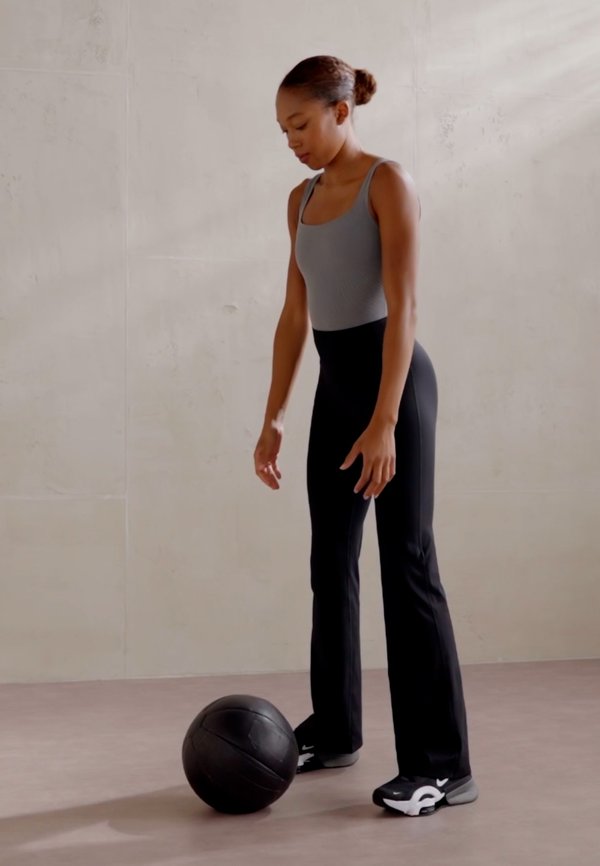 COMPRESSIVE FLARE LEGGING - Leggings2