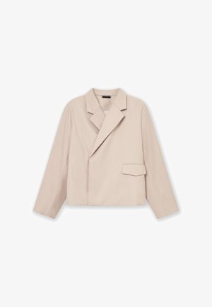 Jachetă băiegi, croită, cu guler în V, mâneci lungi și buzunar frontal; textură netedă și design ajustat, cu o siluetă modernă.