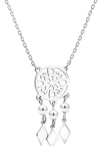 Sølv halskæde med en rund vedhæng med en indviklet udskåret blomsterdesign, prydet med to sfæriske perler og to diamantformede charms.