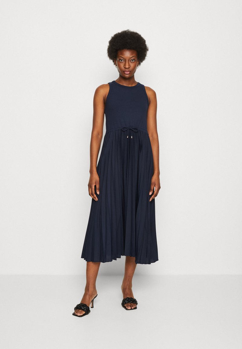 Tommy Hilfiger - TANK PLEATED DRESS MIDI - Vardagsklänning - desert sky, Förstora