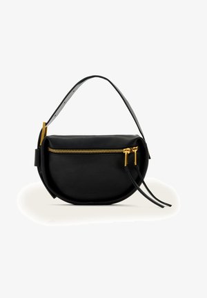 Bolso de mano de cuero negro con forma redondeada, detalles de cremallera dorada, correa ajustable y textura suave. Cuenta con dos compartimentos con cremallera.
