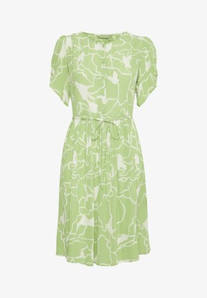 Grünes Kleid mit kurzen Puffärmeln, Knopfleiste und einem weißen abstrakten Muster. Es verfügt über eine gebundene Taille und eine fließende Silhouette.