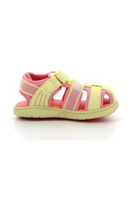 Sandali per bambini gialli e rosa con un design traspirante, punta aperta, cinturini in Velcro e suola in gomma con texture.