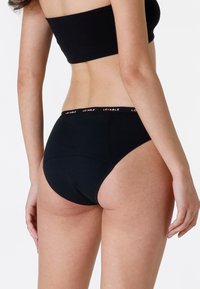 Slip in cotone nero a vita alta, con una fascia logo "lovable" a contrasto e una texture liscia e elastica per il massimo comfort.