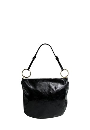 Sac à main en cuir noir avec une texture lisse, de forme arrondie et une fermeture éclair. Comprend deux anneaux métalliques sur la sangle.