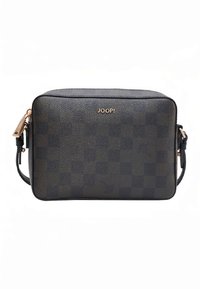 Melnas ar rakstu rakstīts ādas krustveida soma ar zelta logotipa akcentu, taisnstūrveida formu un regulējamu siksnu. Raksturota ar teksturētu virsmu un gludām malām.