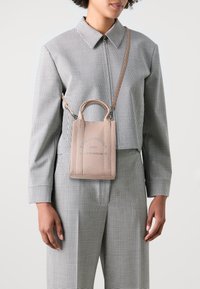 KARL LAGERFELD SQUARE SMALL TOTE - Borsa a mano - antique rose