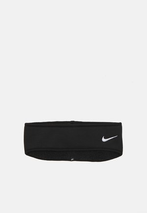 Crni Nike traku za glavu od mekog materijala, koja s prednje strane ima bijeli logotip i teksturiranu unutrašnjost za dodatnu toplinu.
