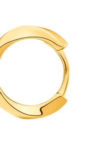 Gullfarget sirkulær bangles med en jevn, blank overflate. Har to buede ender som overlapper litt, noe som skaper et åpent design.