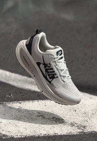 Nike Performance VOMERO 18 RUN - Road running shoes - summit white/black/college grey/vast grey/sequoia/sail