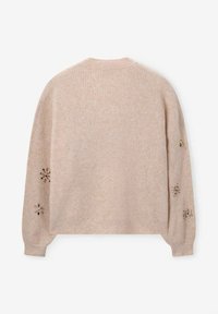 Beige gestrickter Pullover mit geripptem Muster, überschnittenen Schultern und floralen Verzierungen an den Ärmeln. Einfacher Rundhalsausschnitt, weiches Material.