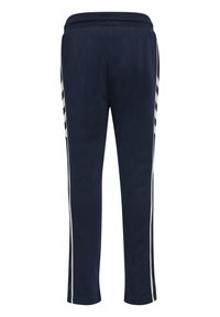 Pantalones jogger azul marino hechos de tejido suave, con franjas laterales blancas y una cinturilla elástica. Diseño de pierna recta sin bolsillos.