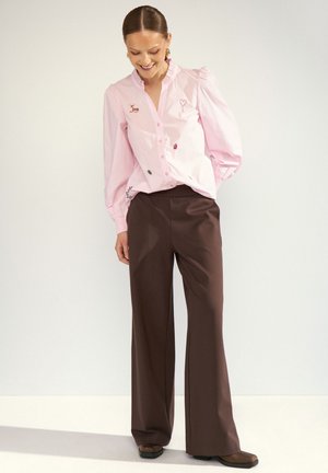 Nümph, NUATHENA PANTS - Pantalon classique - black coffee