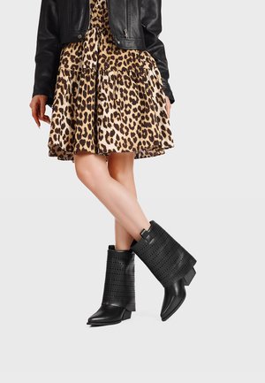 Queen Helena, X34-64 - Botines - nero