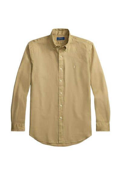 Chemise beige à manches longues avec boutons, col boutonné et petit logo brodé sur la poitrine gauche.