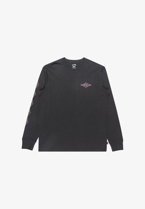 T-shirt noir à manches longues en coton avec un col rond. Présente un petit logo et un motif en diamants répété en rose sur la manche gauche.