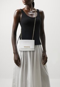Steve Madden BRAYE - Torba čez telo - white