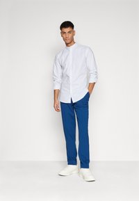 Lindbergh MANDERIN SUPERFLEX OXFORD - Camicia - white