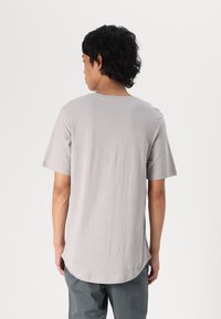 Jack & Jones PREMIUM JPRBRODY TEE CREW 5 PACK - Basic póló - ash/black/alloy/magnetapurple